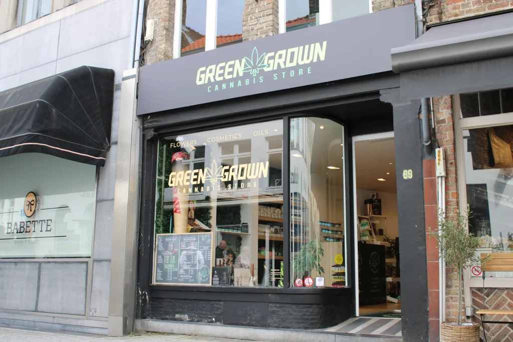 Green-Grown-Brugge-Buitenkant-Winkel-scaled.webp